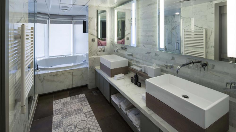 Celebrity Summit | Penthouse Suite - Bathroom