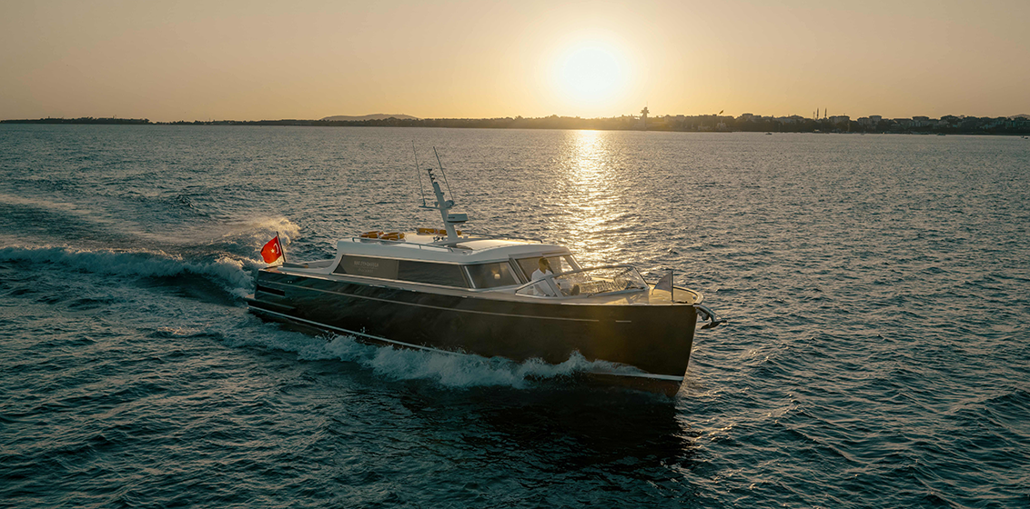 Peninsula Istanbul private yacht